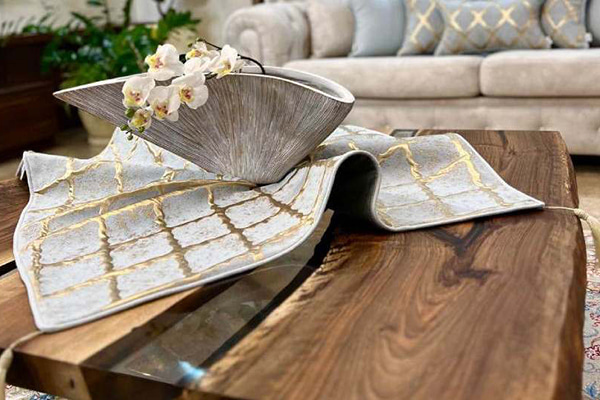 رومیزی برای میز عسلی چوبی